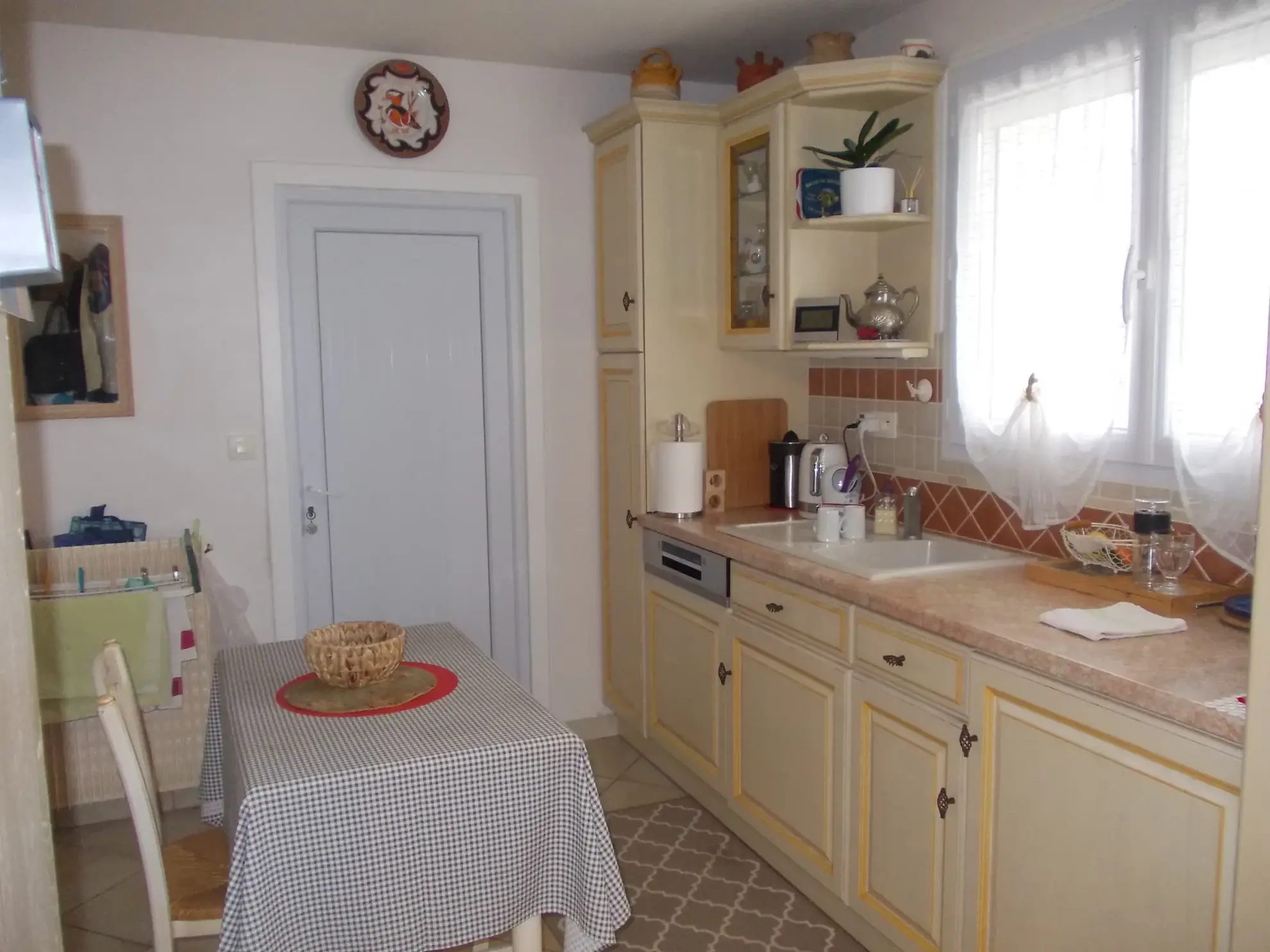 Maison charentaise à Jonzac de 121 m² avec terrain arboré et rénovation récente 