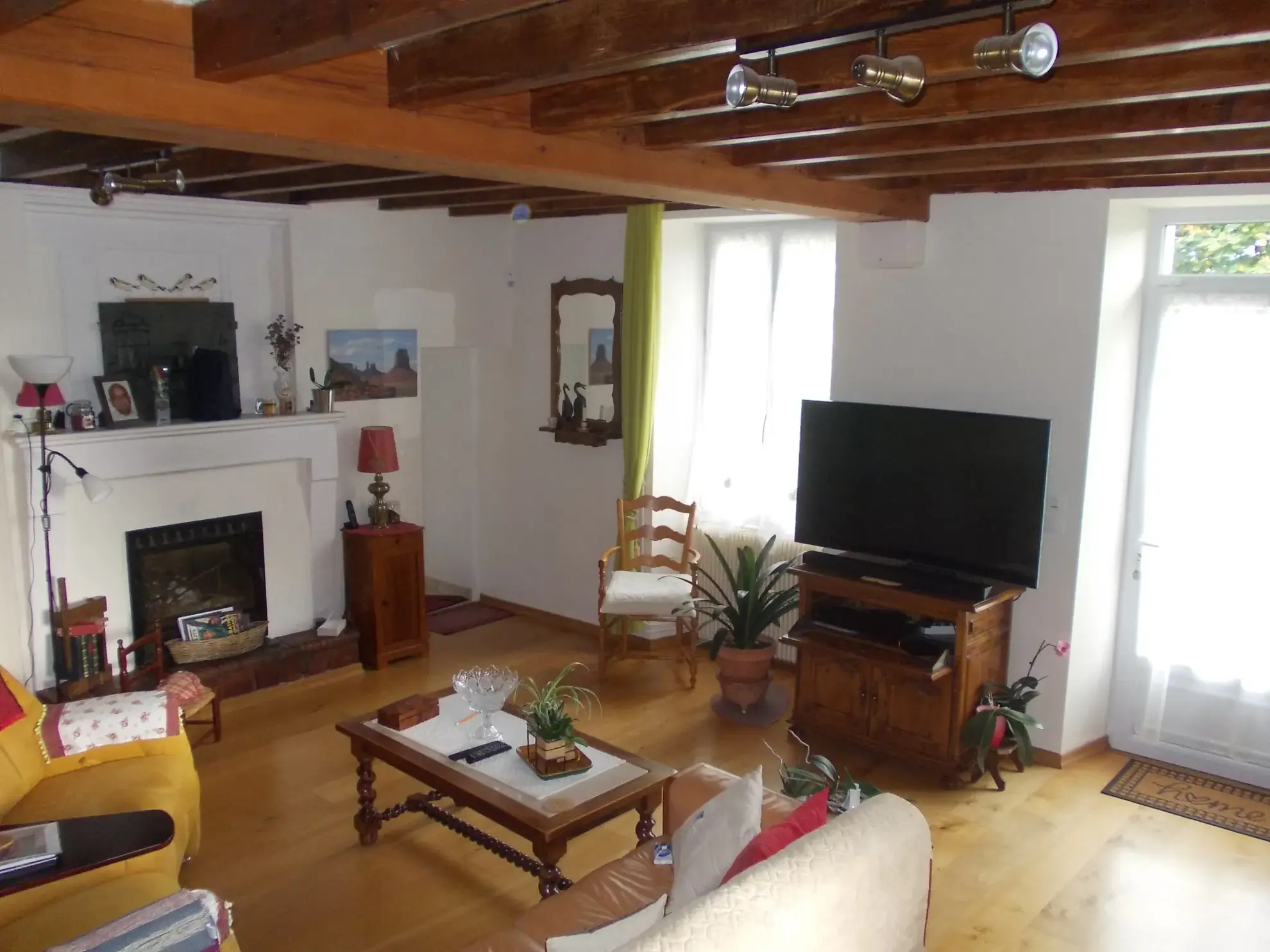 Maison charentaise à Jonzac de 121 m² avec terrain arboré et rénovation récente 