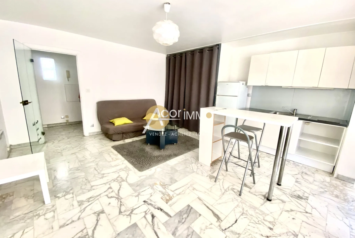 Studio à Toulon Mourillon de 32 m² avec cave et ascenseur 