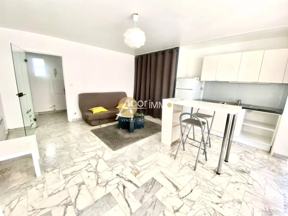 Studio à Toulon Mourillon de 32 m² avec cave et ascenseur