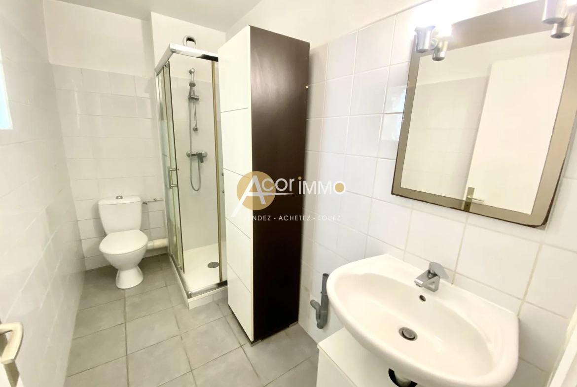 Studio à Toulon Mourillon de 32 m² avec cave et ascenseur 