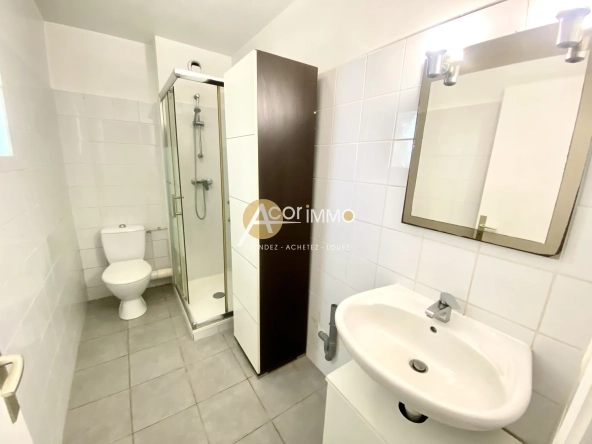 Studio à Toulon Mourillon de 32 m² avec cave et ascenseur 