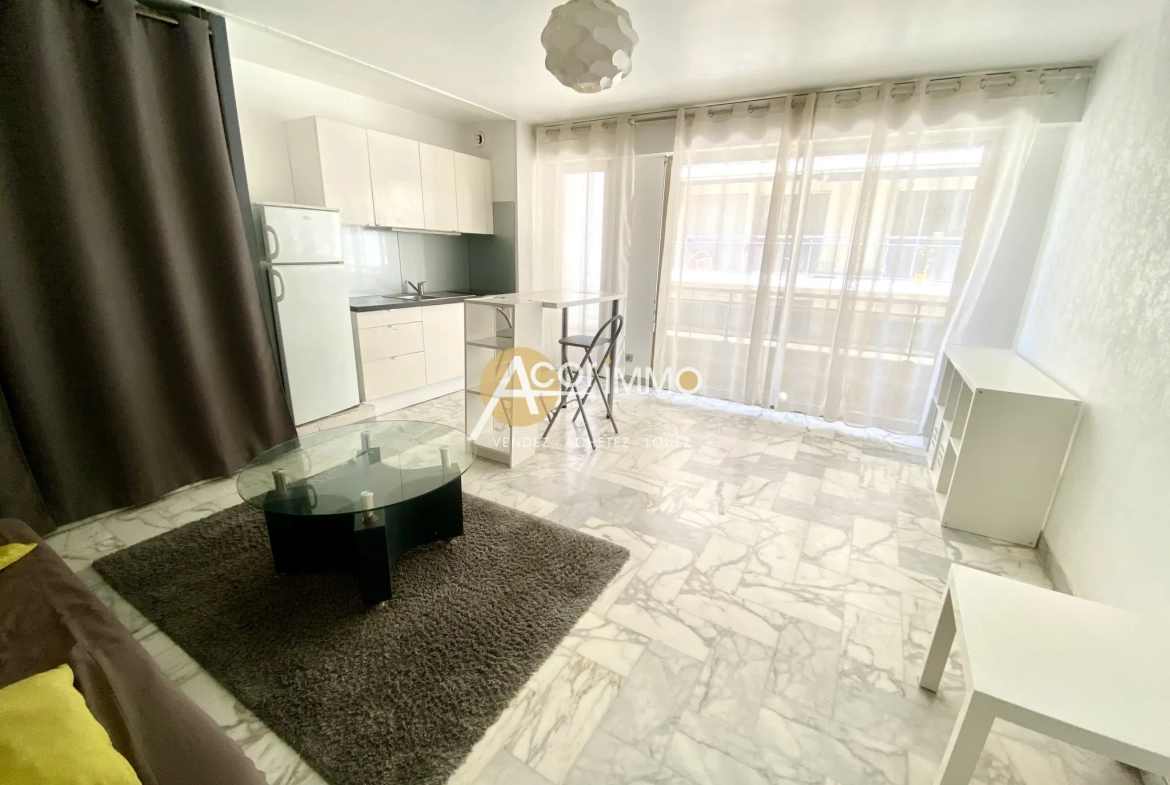 Studio à Toulon Mourillon de 32 m² avec cave et ascenseur 