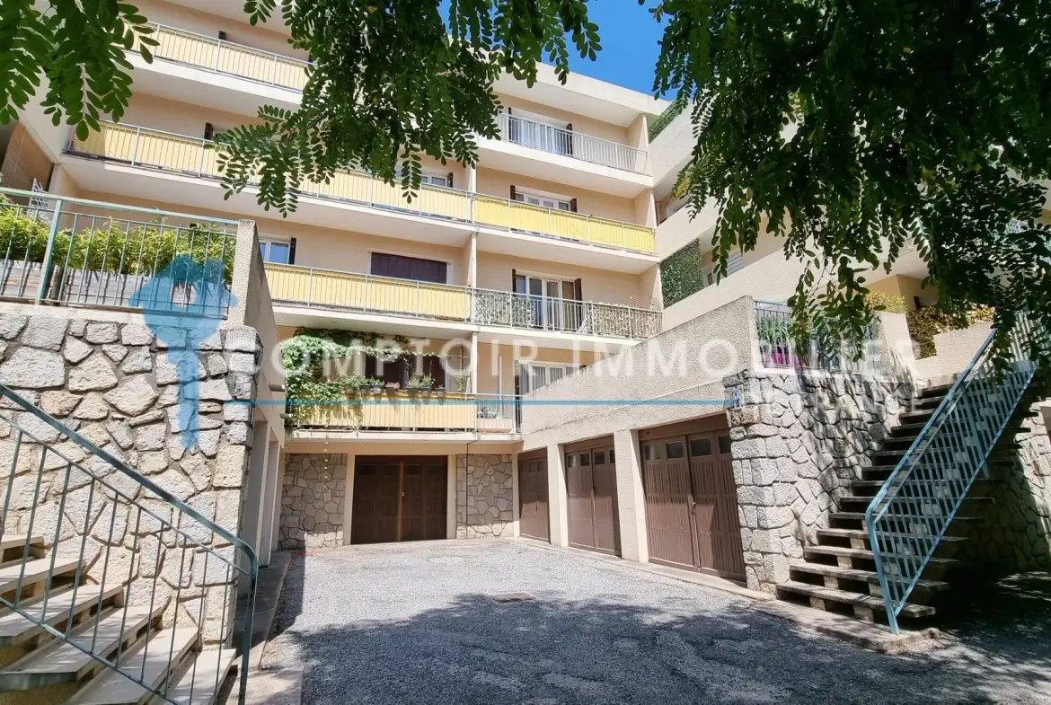Bel appartement rénové de 62 m² avec loggia à Draguignan, idéal pour investissement locatif 