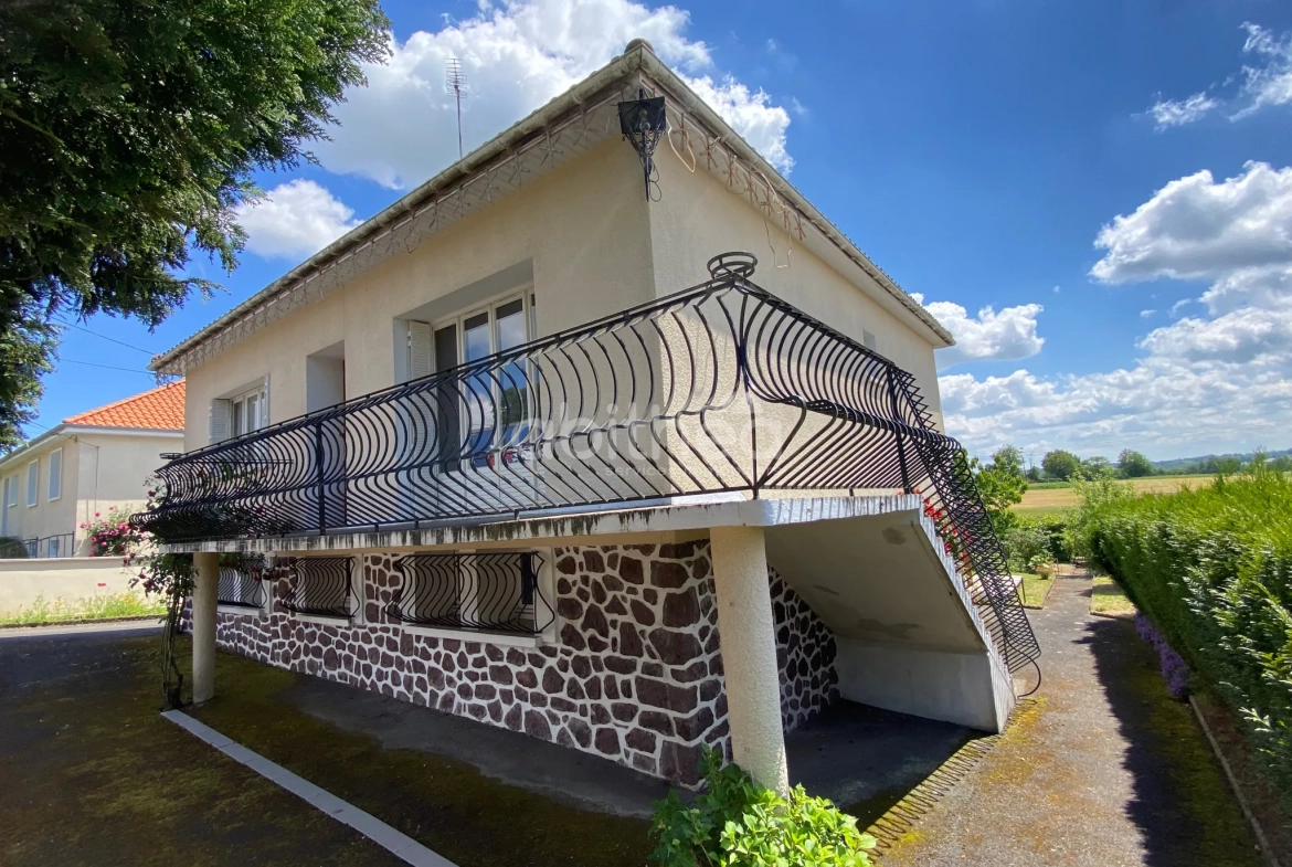 Maison à vendre de 110 m² avec garage et jardin à La Péruse (16270) 