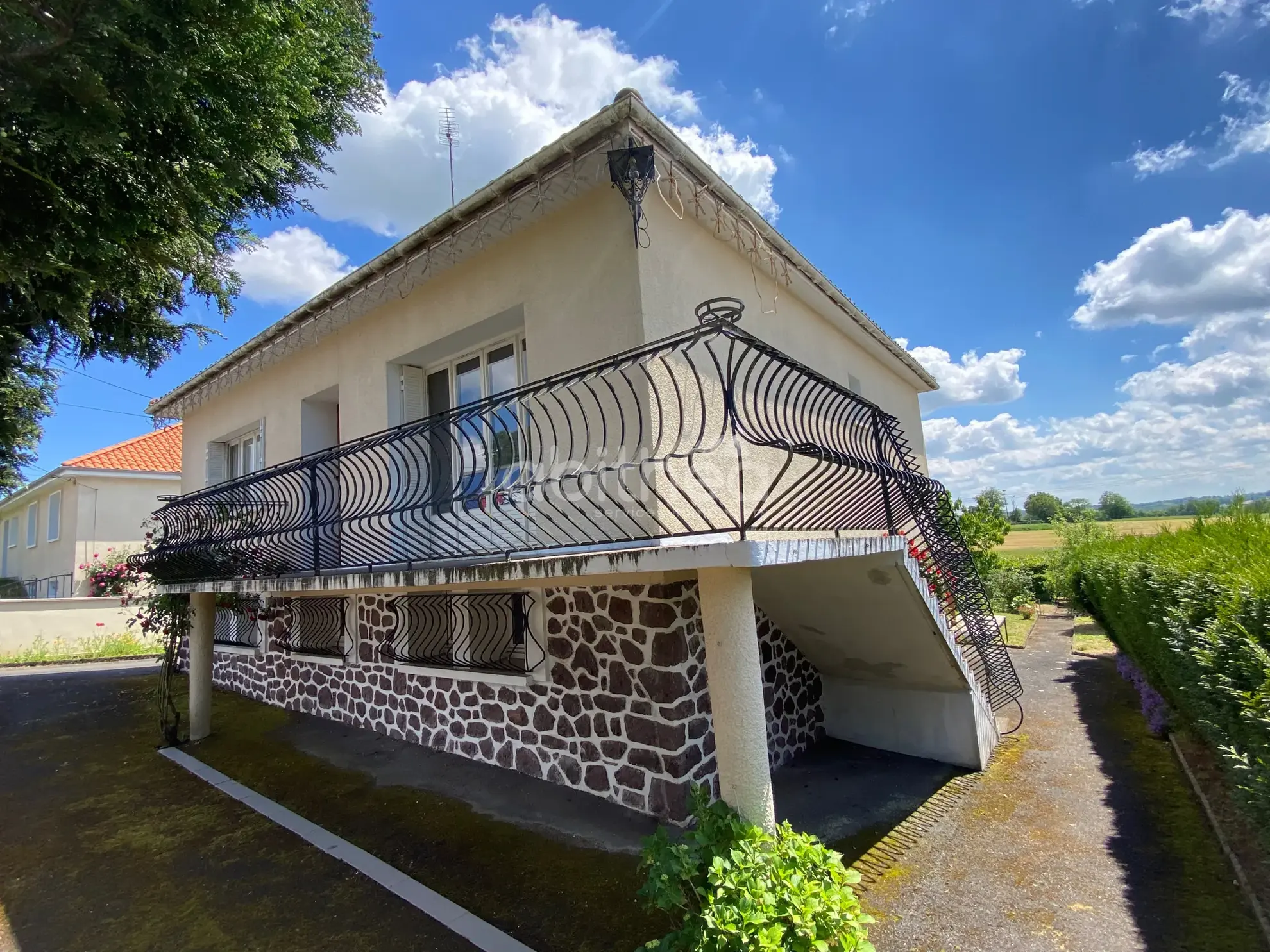 Maison à vendre de 110 m² avec garage et jardin à La Péruse (16270) 