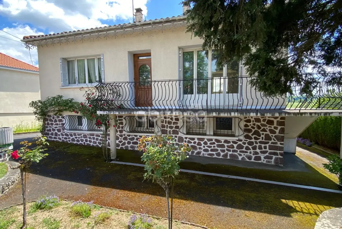 Maison à vendre de 110 m² avec garage et jardin à La Péruse (16270) 