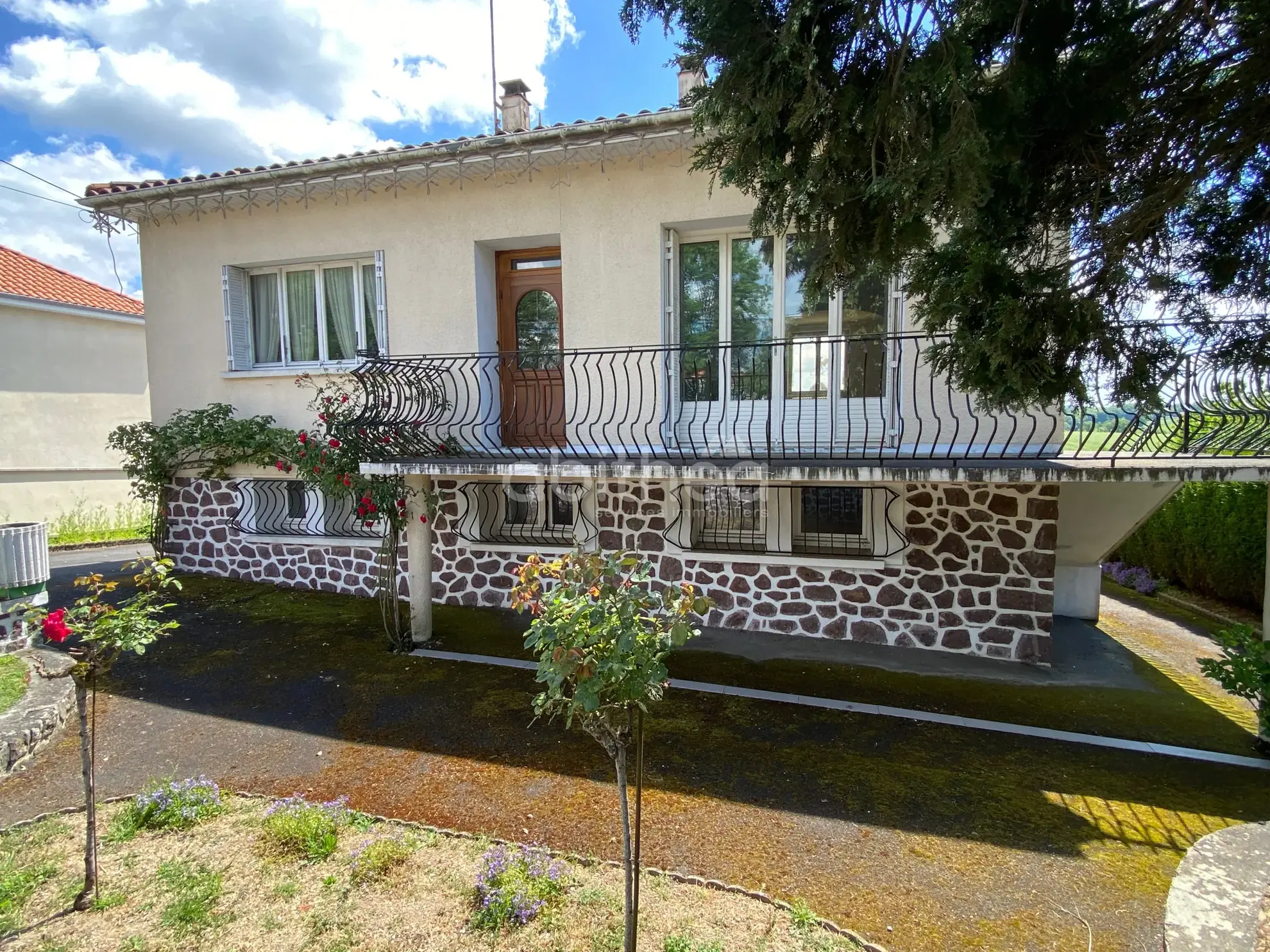 Maison à vendre de 110 m² avec garage et jardin à La Péruse (16270) 