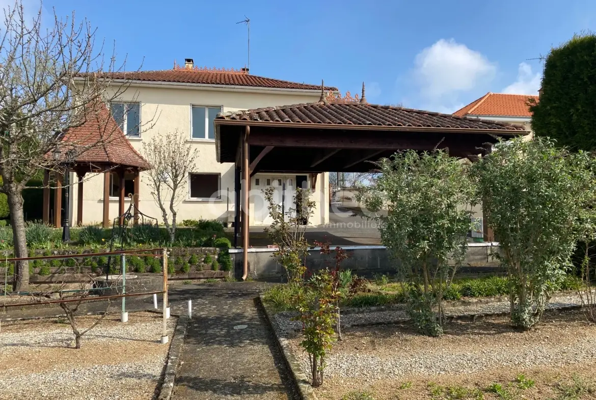 Maison à vendre de 110 m² avec garage et jardin à La Péruse (16270) 