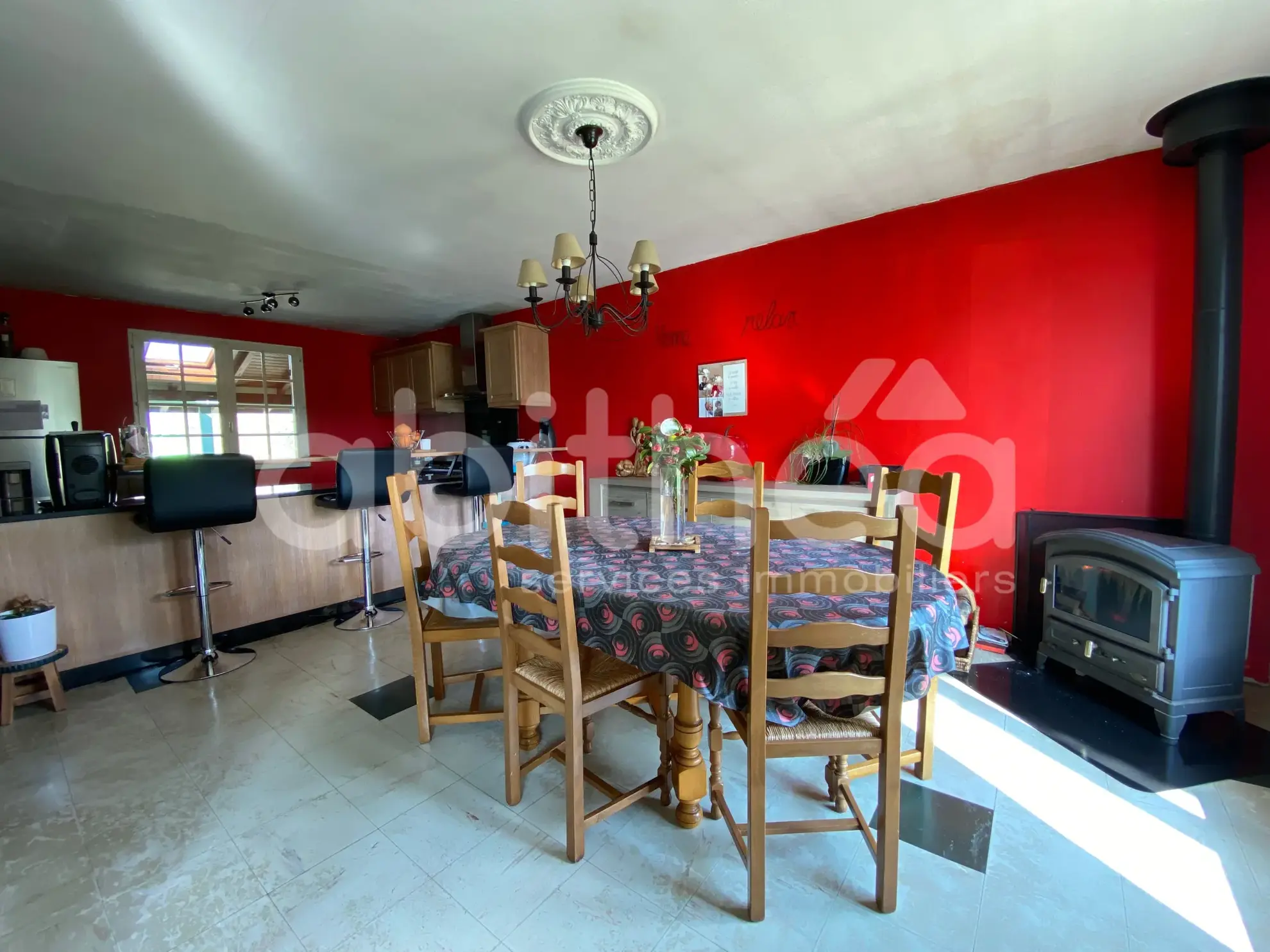 Maison de plain-pied à La Péruse – 75 m² avec garage, jardin et dépendances 