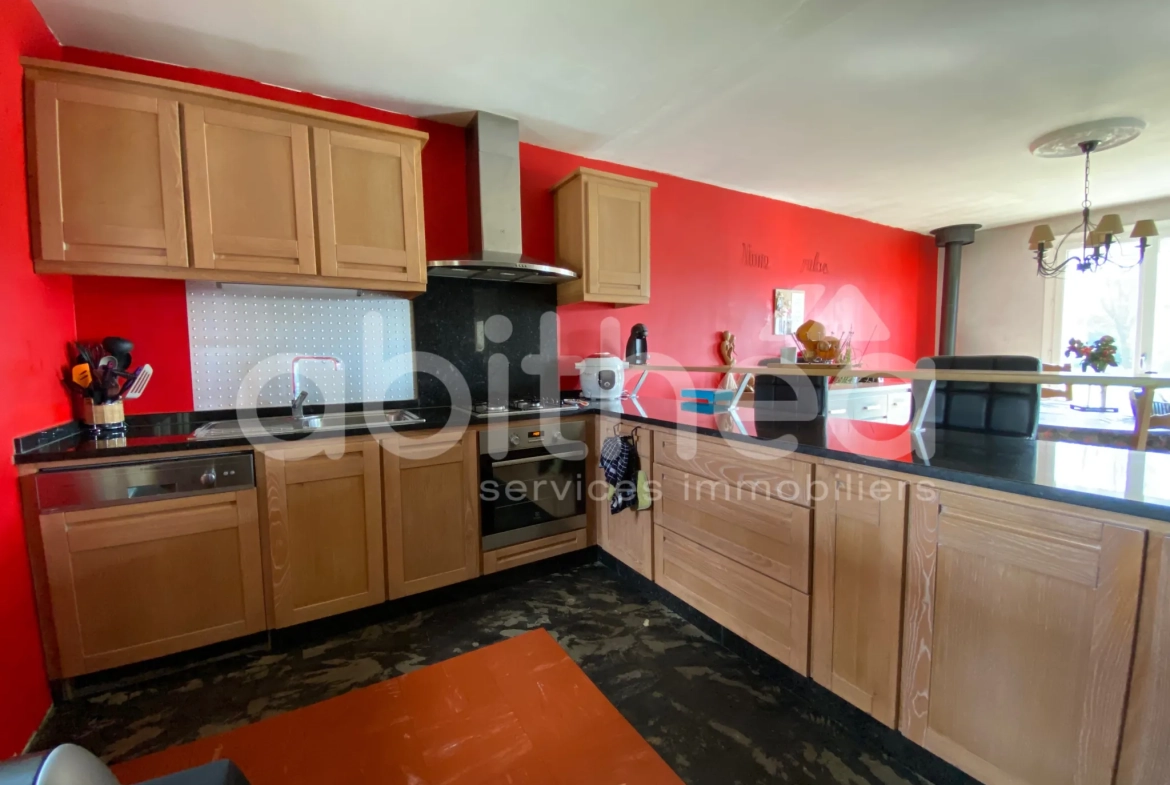 Maison de plain-pied à La Péruse – 75 m² avec garage, jardin et dépendances 