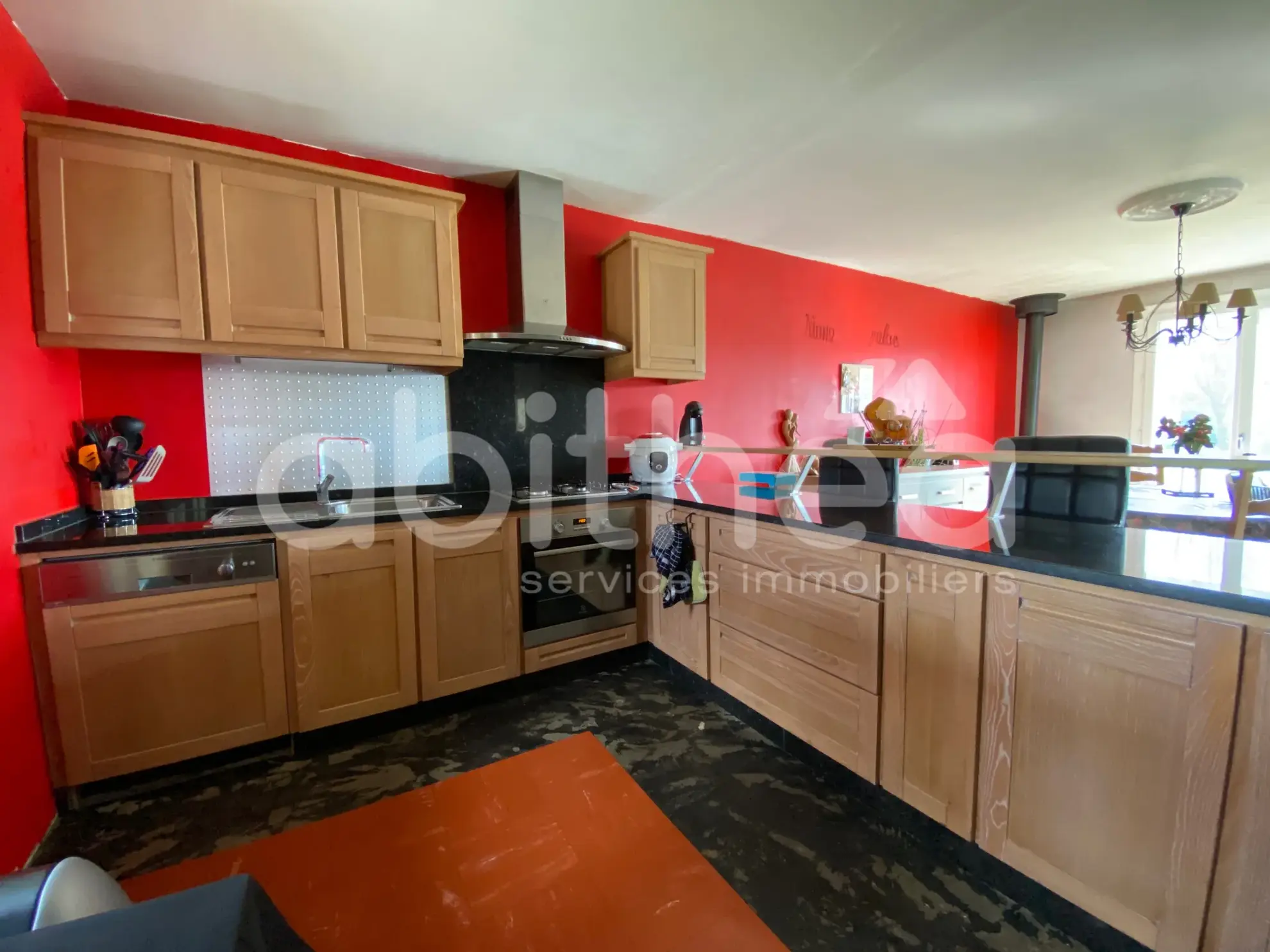 Maison de plain-pied à La Péruse – 75 m² avec garage, jardin et dépendances 
