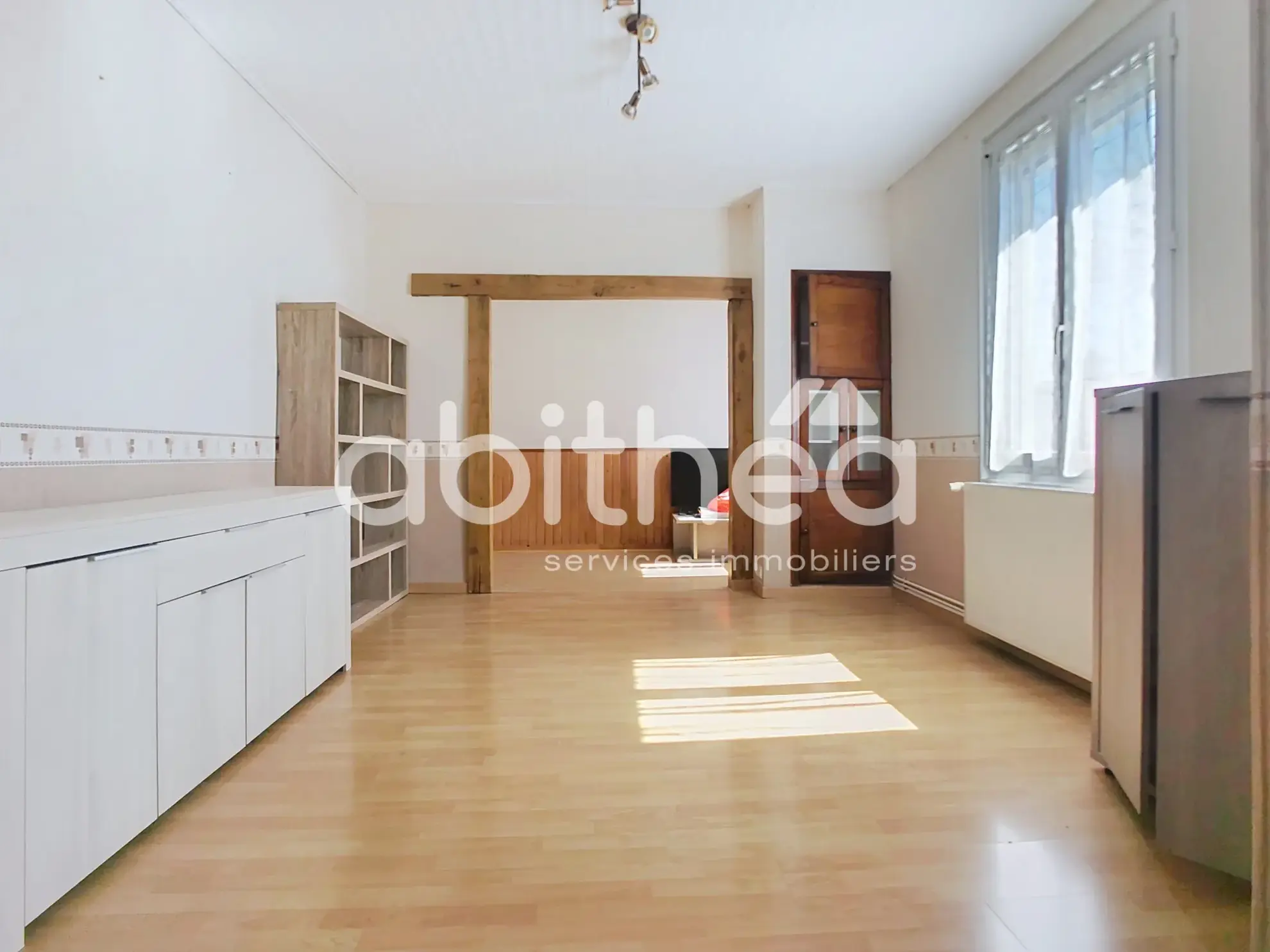 À vendre maison de plain-pied à Saint-Parres-aux-Tertres – 98 m2 avec jardin et garage 