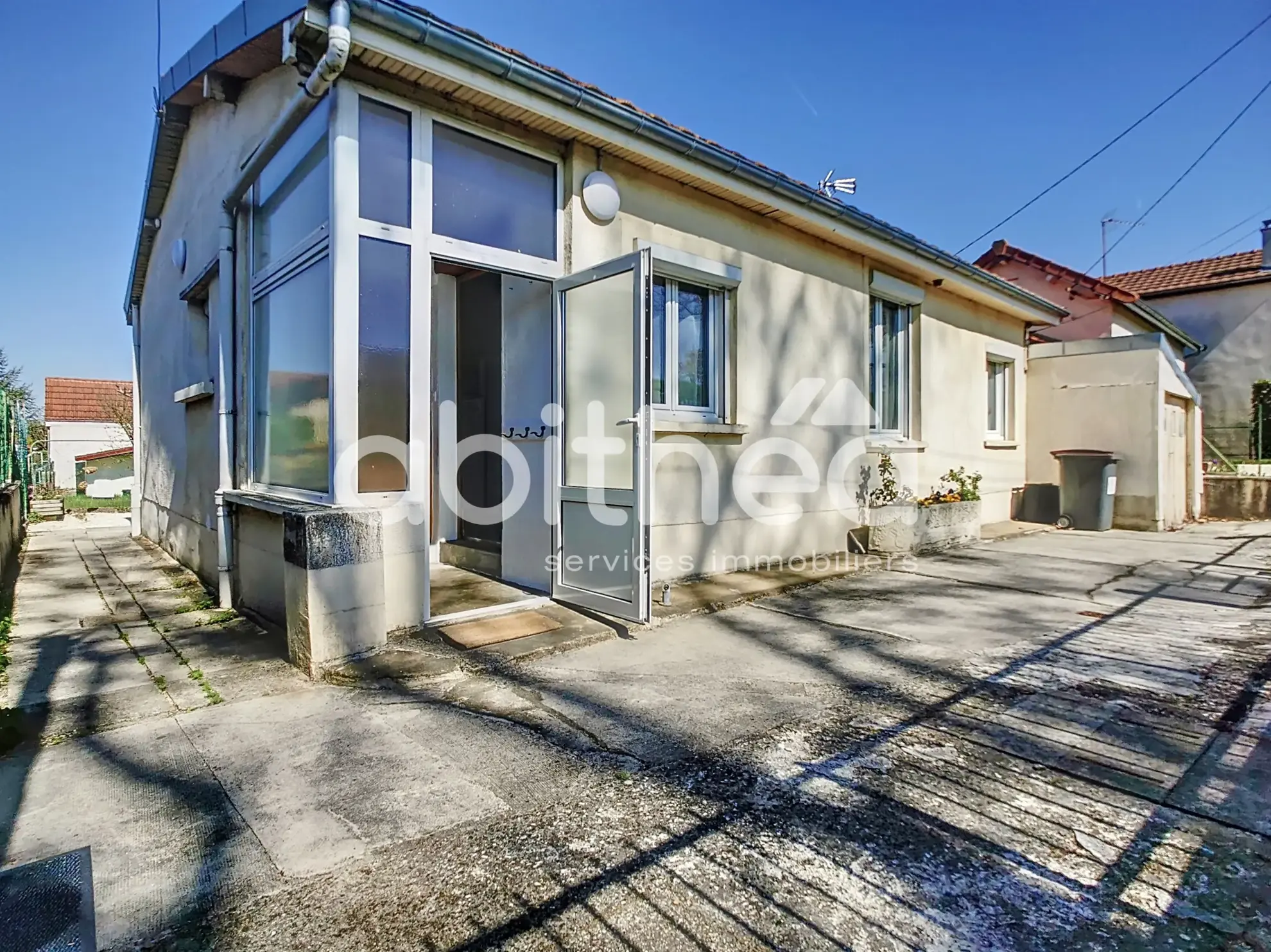 À vendre maison de plain-pied à Saint-Parres-aux-Tertres – 98 m2 avec jardin et garage 
