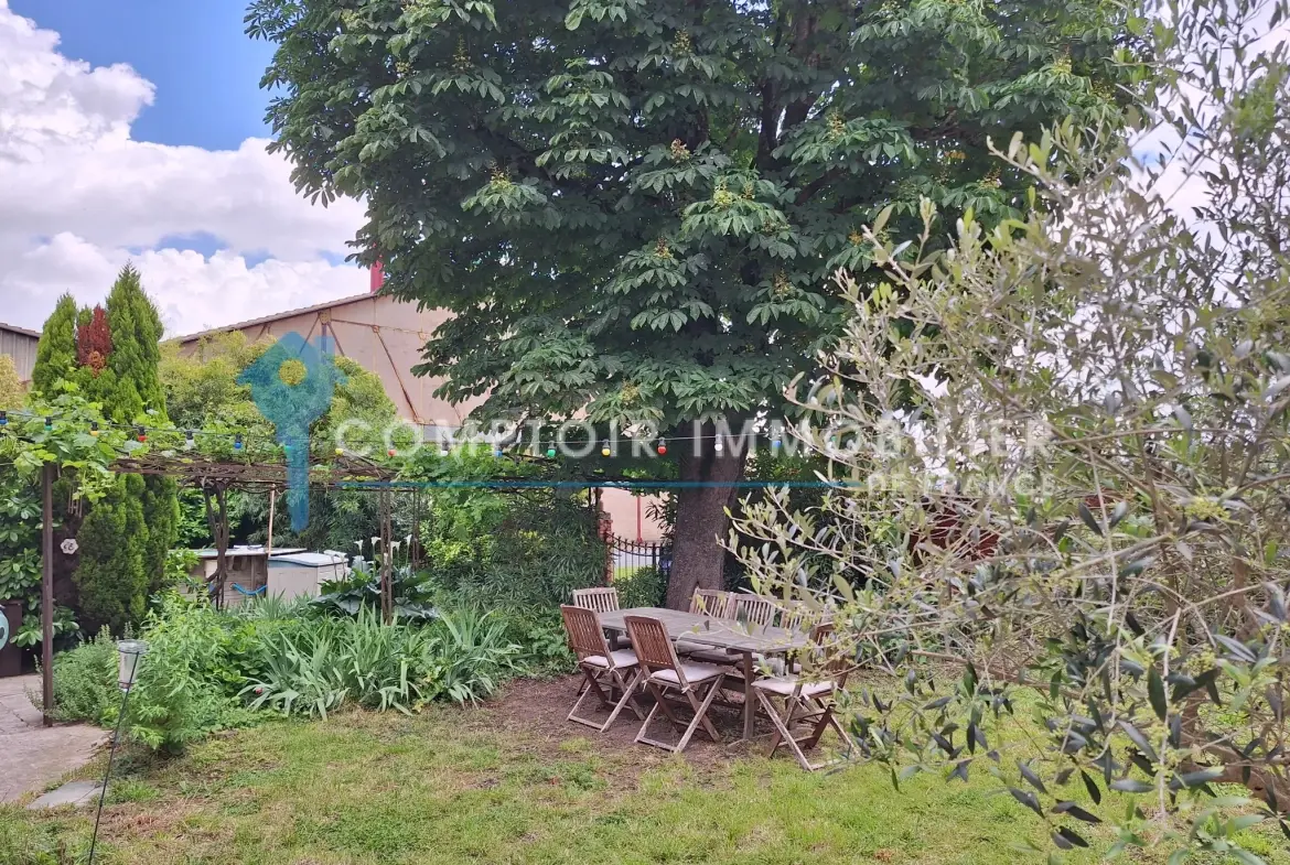 Maison de village rénovée de 185m² avec jardin et hangar à Damiatte 