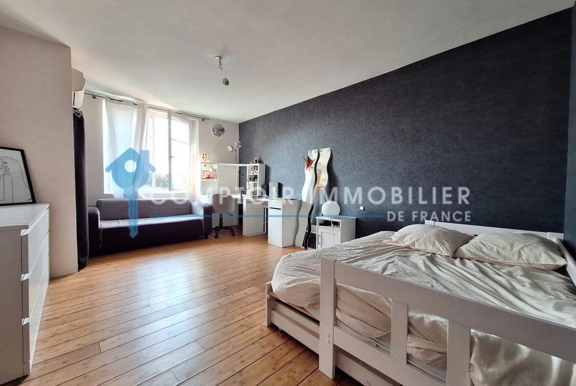 Maison de village rénovée de 185m² avec jardin et hangar à Damiatte 
