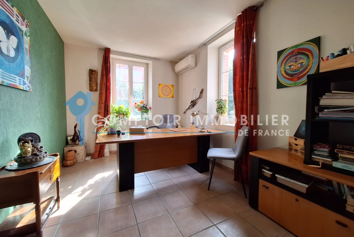 Maison de village rénovée de 185m² avec jardin et hangar à Damiatte 