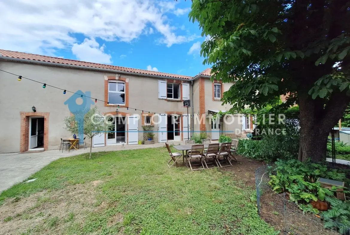 Maison de village rénovée de 185m² avec jardin et hangar à Damiatte 