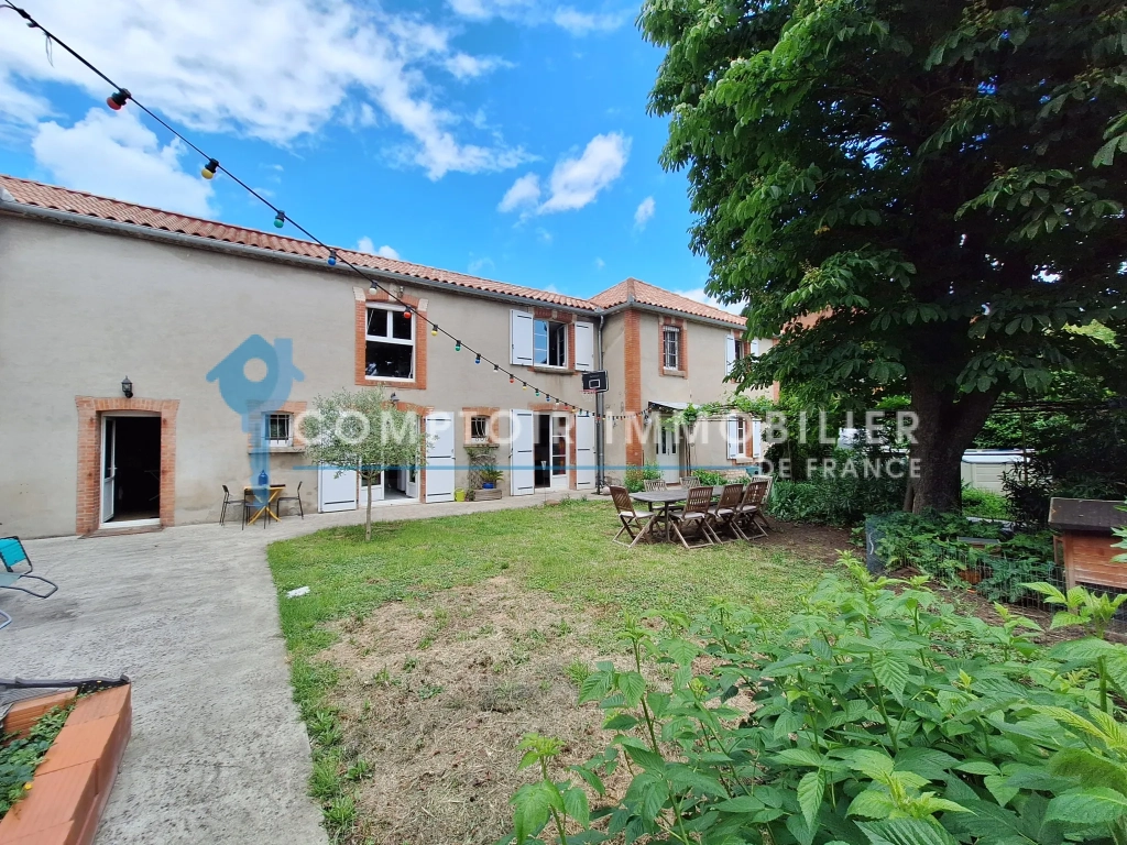Maison de village rénovée de 185m² avec jardin et hangar à Damiatte