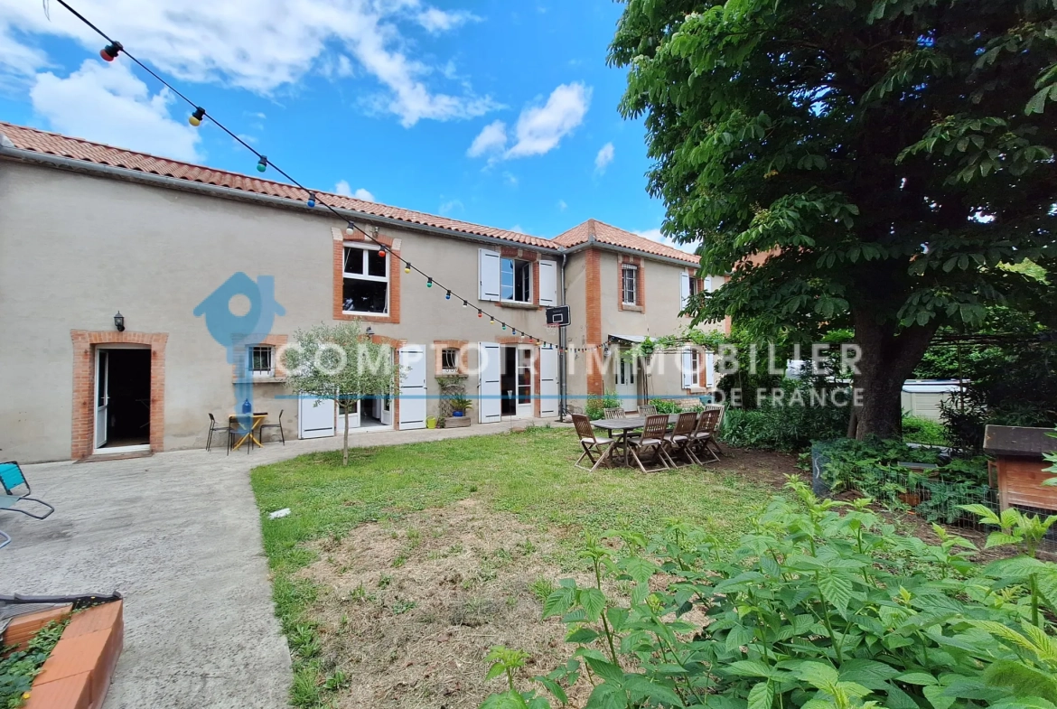Maison de village rénovée de 185m² avec jardin et hangar à Damiatte 