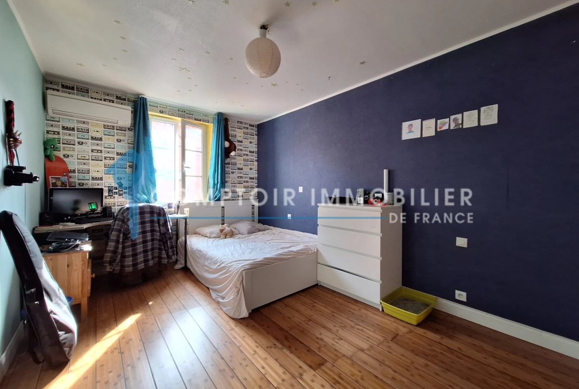 Maison de village rénovée de 185m² avec jardin et hangar à Damiatte 
