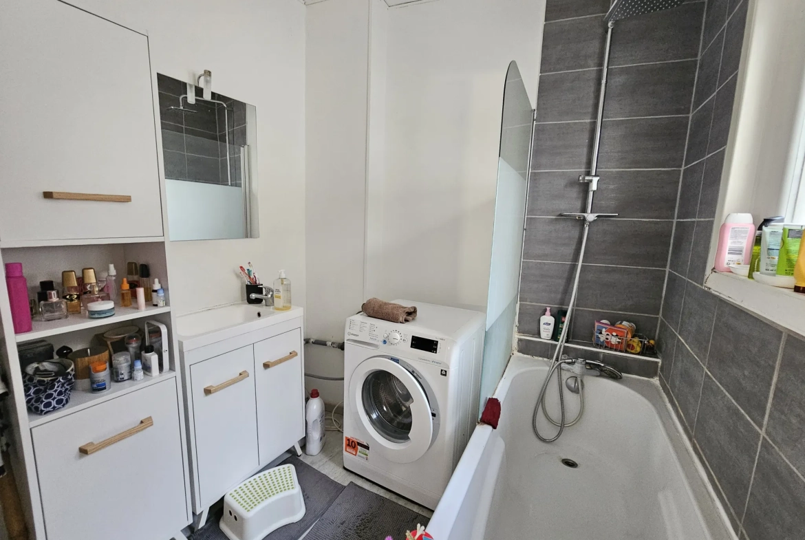 Appartement T3 à Lunel-Viel avec parking et combles aménageables - 34400 