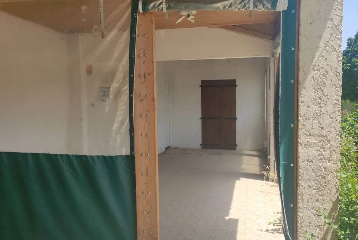 Bâtiment à vendre à Manosque, 100 m² sur terrain constructible, idéal investisseur ou résidentiel 