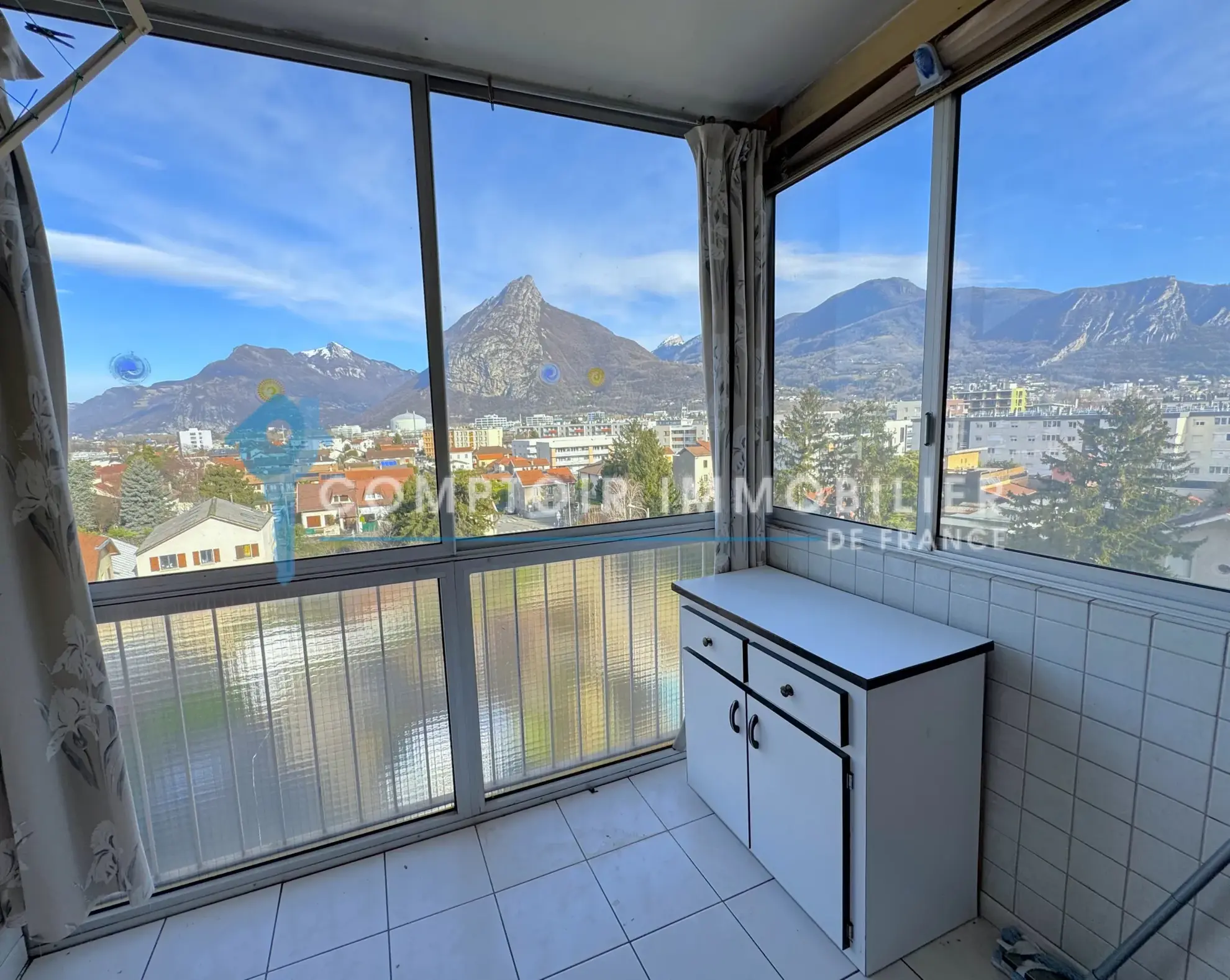 Appartement T5 avec vue panoramique à Fontaine - 110 m² avec balcon en vente 