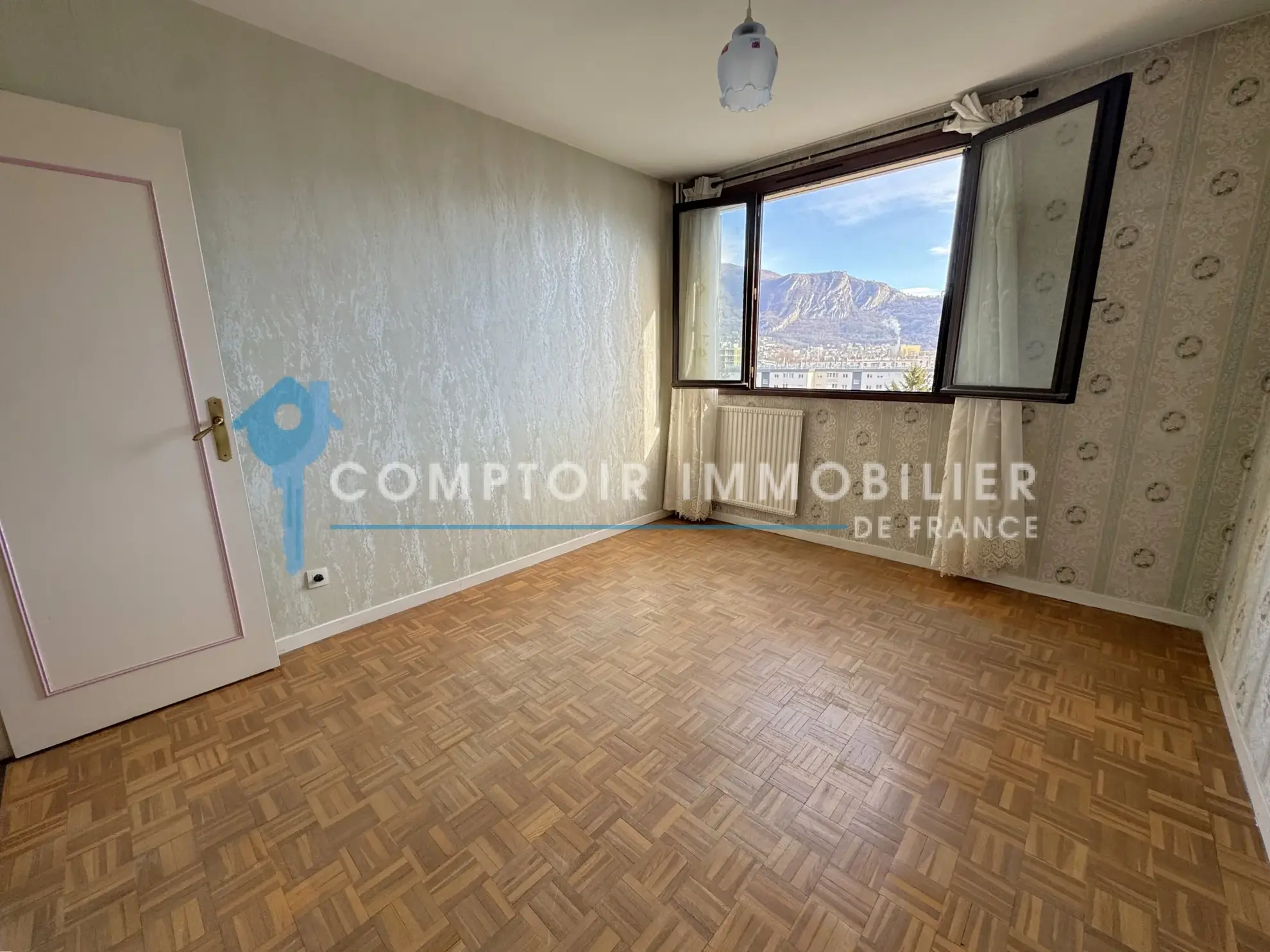 Appartement T5 avec vue panoramique à Fontaine - 110 m² avec balcon en vente 