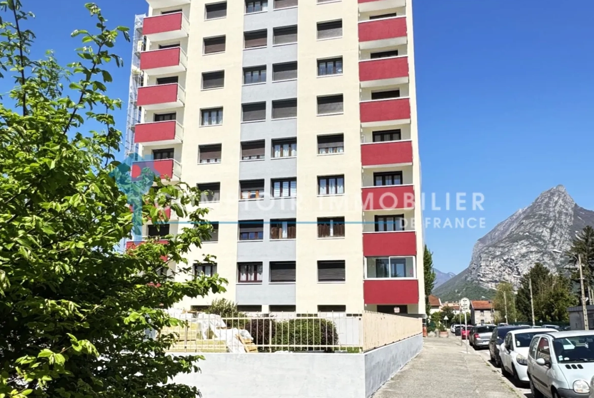 Appartement T5 avec vue panoramique à Fontaine - 110 m² avec balcon en vente 