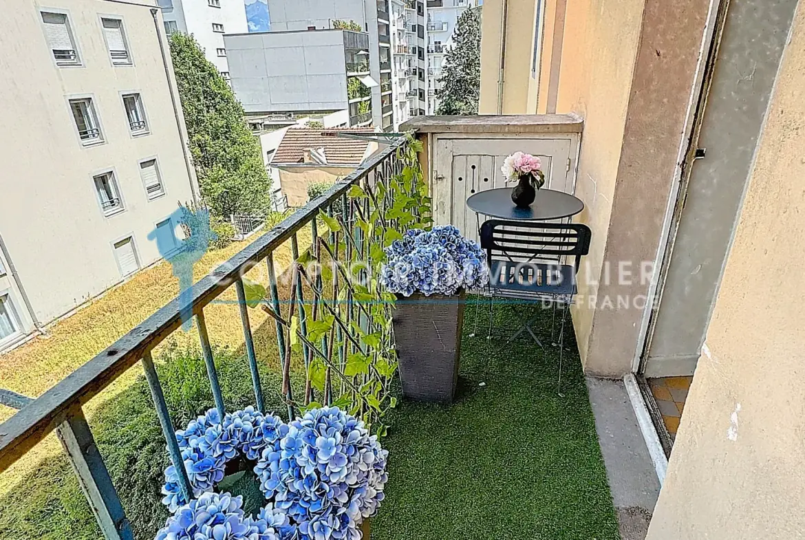 À Vendre à Grenoble - Charmant T4 de 91m² avec Balcon dans le Quartier Championnet 