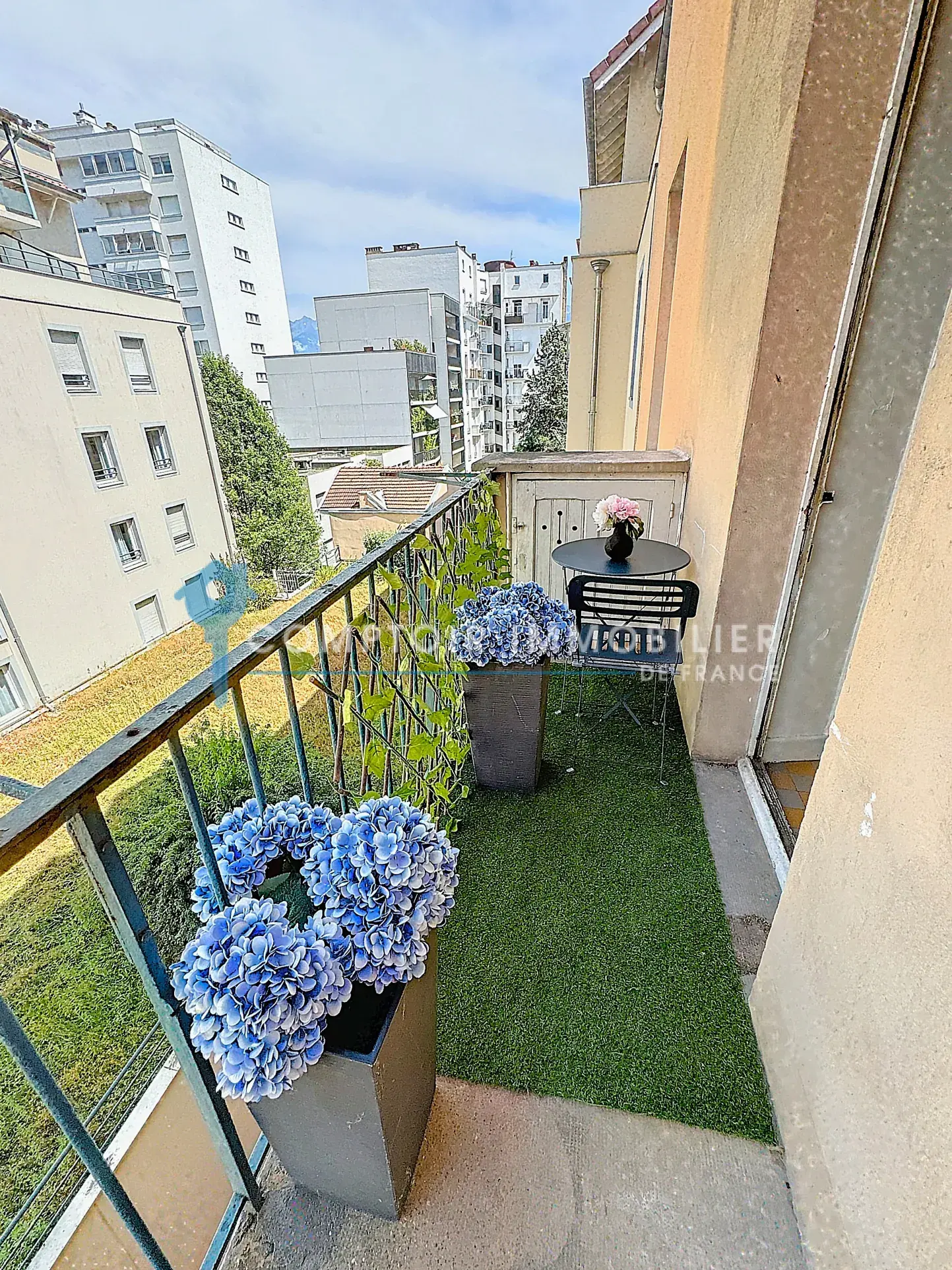 À Vendre à Grenoble - Charmant T4 de 91m² avec Balcon dans le Quartier Championnet 
