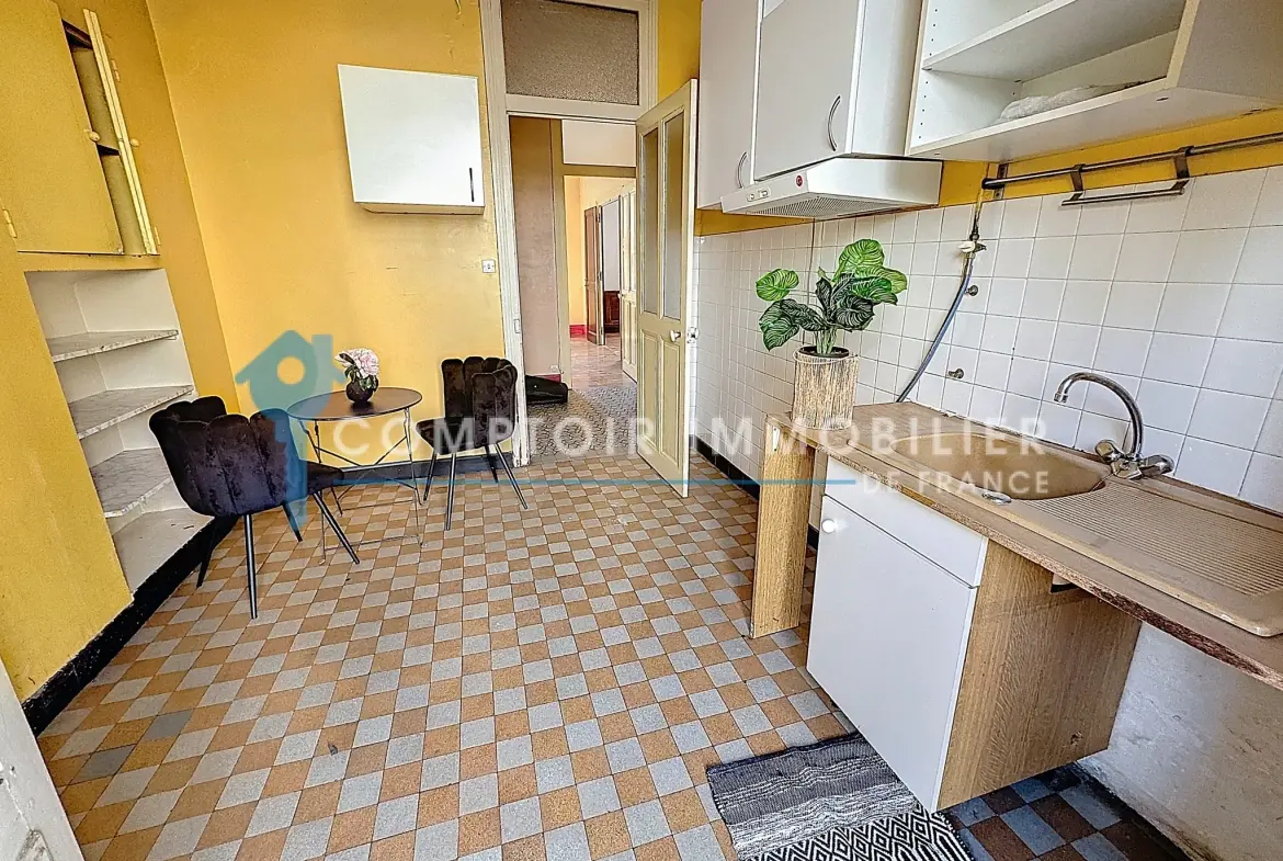 À Vendre à Grenoble - Charmant T4 de 91m² avec Balcon dans le Quartier Championnet 