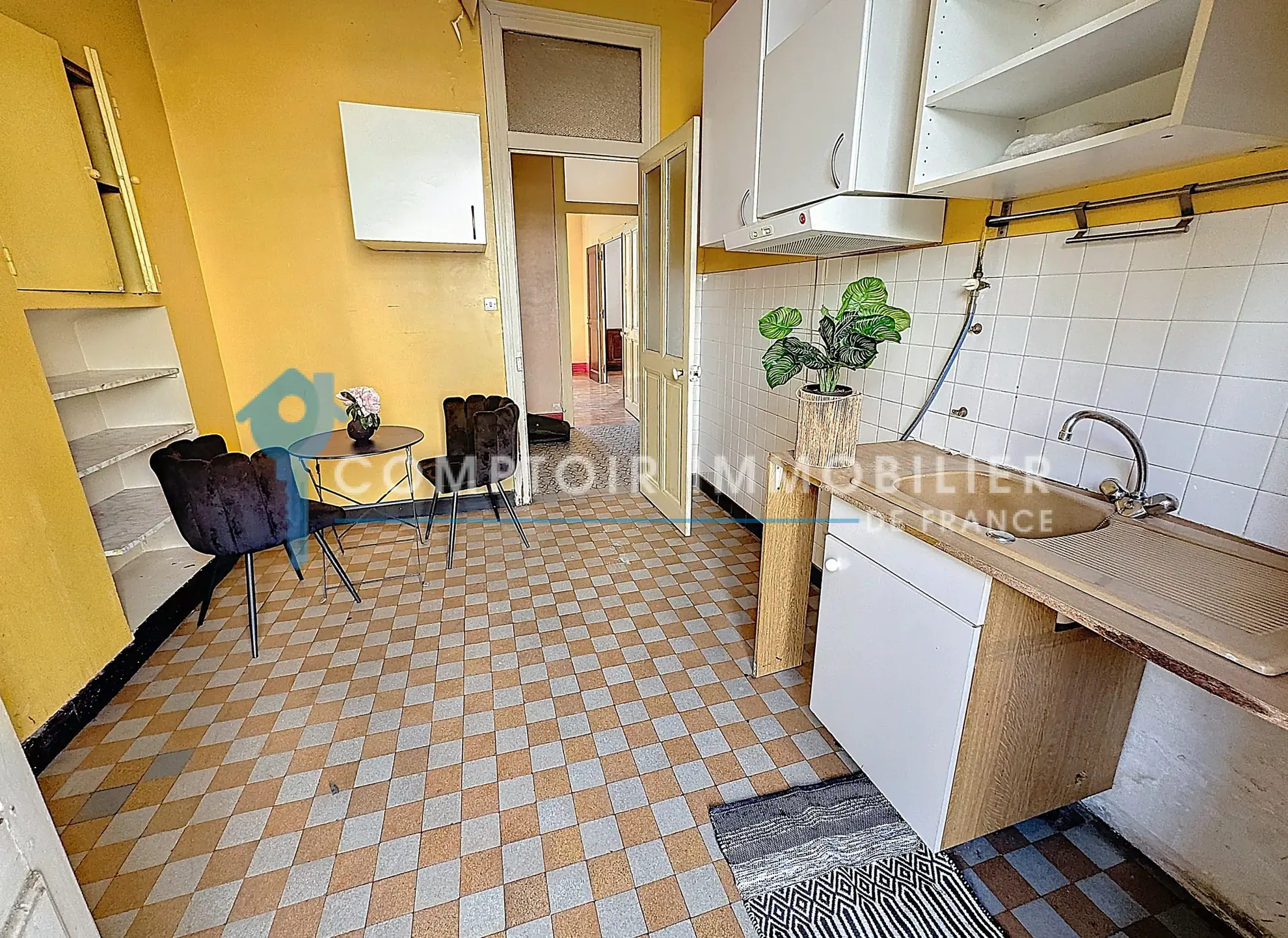À Vendre à Grenoble - Charmant T4 de 91m² avec Balcon dans le Quartier Championnet 