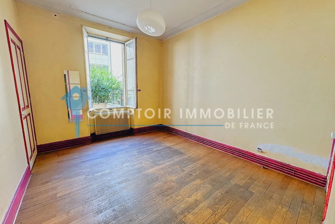 À Vendre à Grenoble - Charmant T4 de 91m² avec Balcon dans le Quartier Championnet 