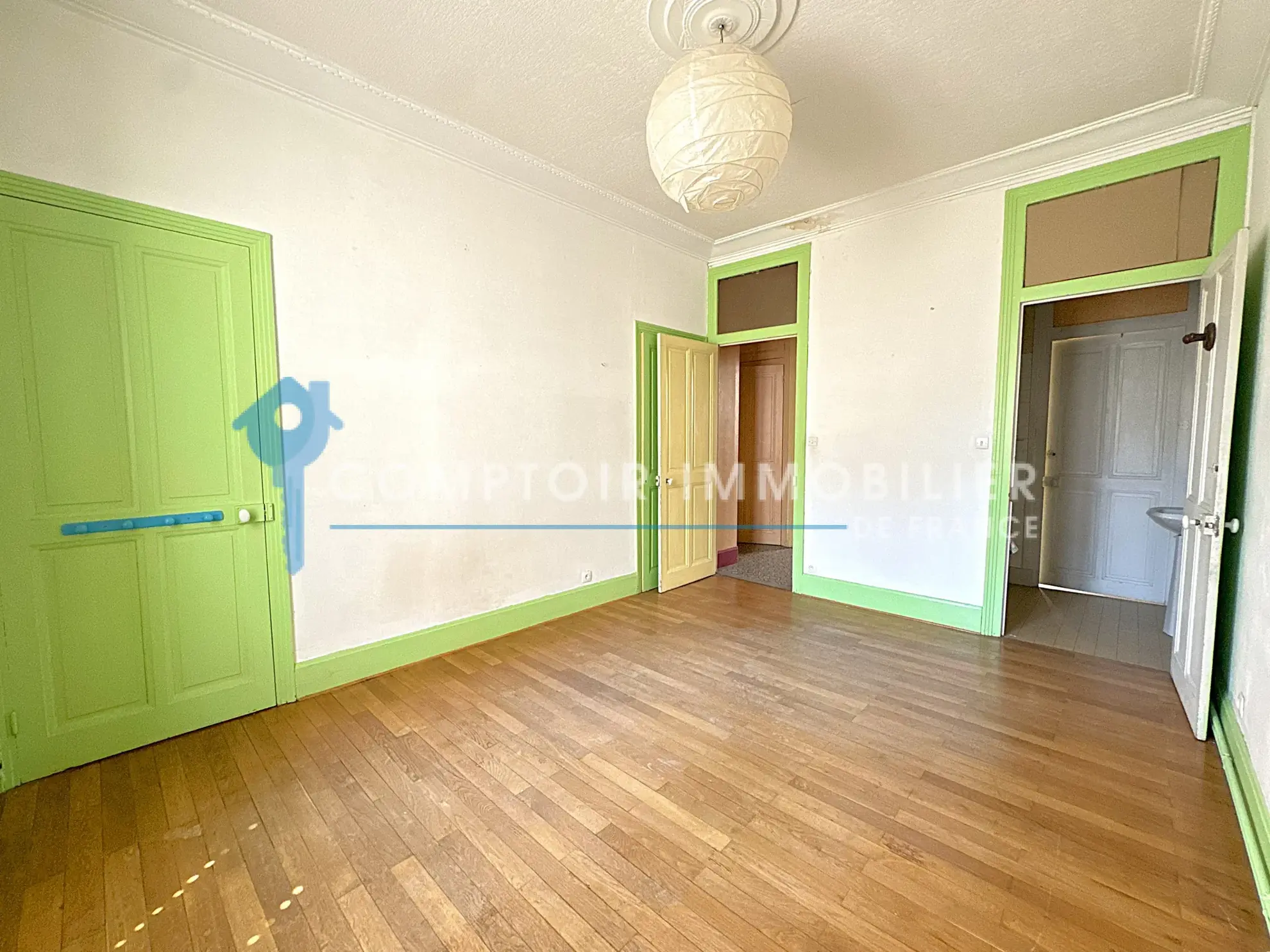 À Vendre à Grenoble - Charmant T4 de 91m² avec Balcon dans le Quartier Championnet 