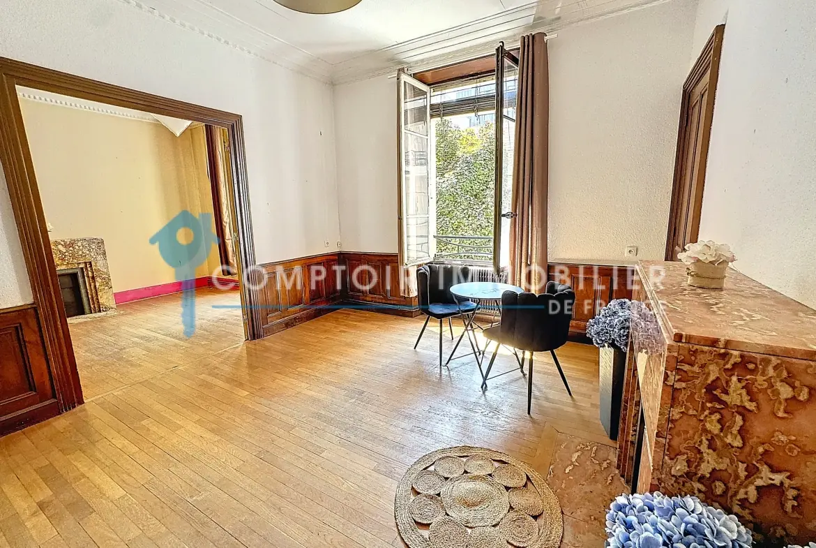 À Vendre à Grenoble - Charmant T4 de 91m² avec Balcon dans le Quartier Championnet 