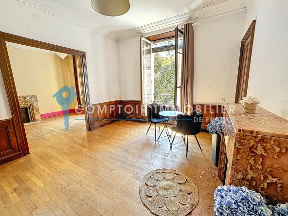 À Vendre à Grenoble - Charmant T4 de 91m² avec Balcon dans le Quartier Championnet