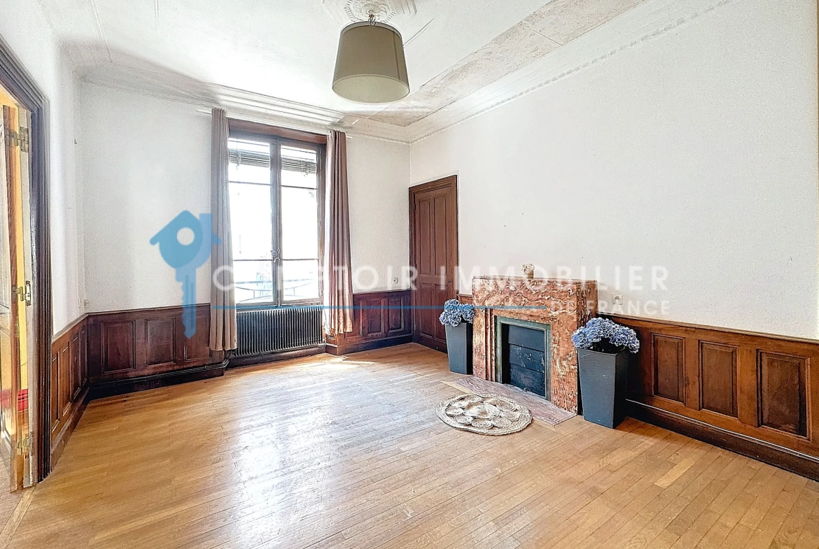 À Vendre à Grenoble - Charmant T4 de 91m² avec Balcon dans le Quartier Championnet 
