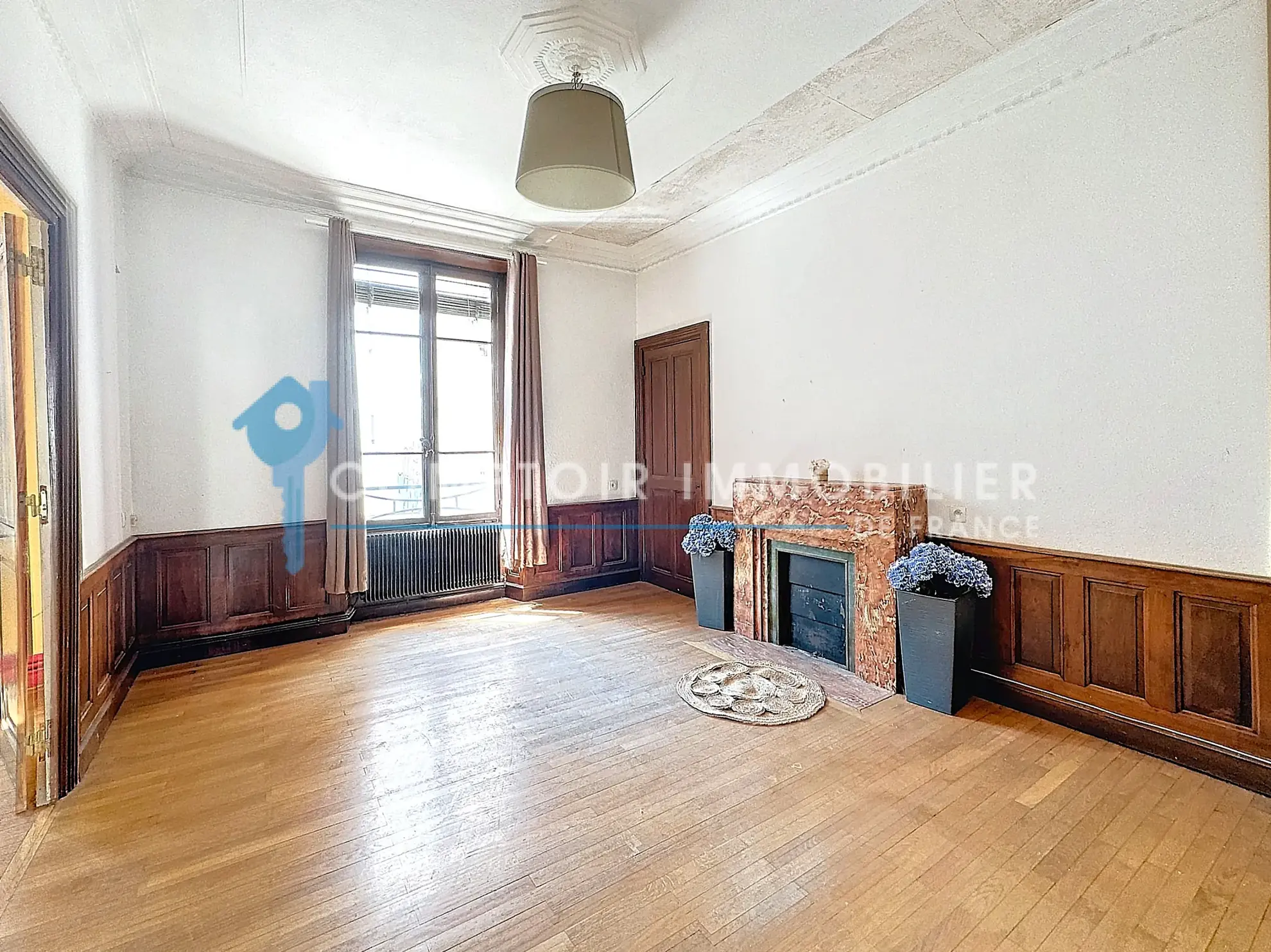 À Vendre à Grenoble - Charmant T4 de 91m² avec Balcon dans le Quartier Championnet 
