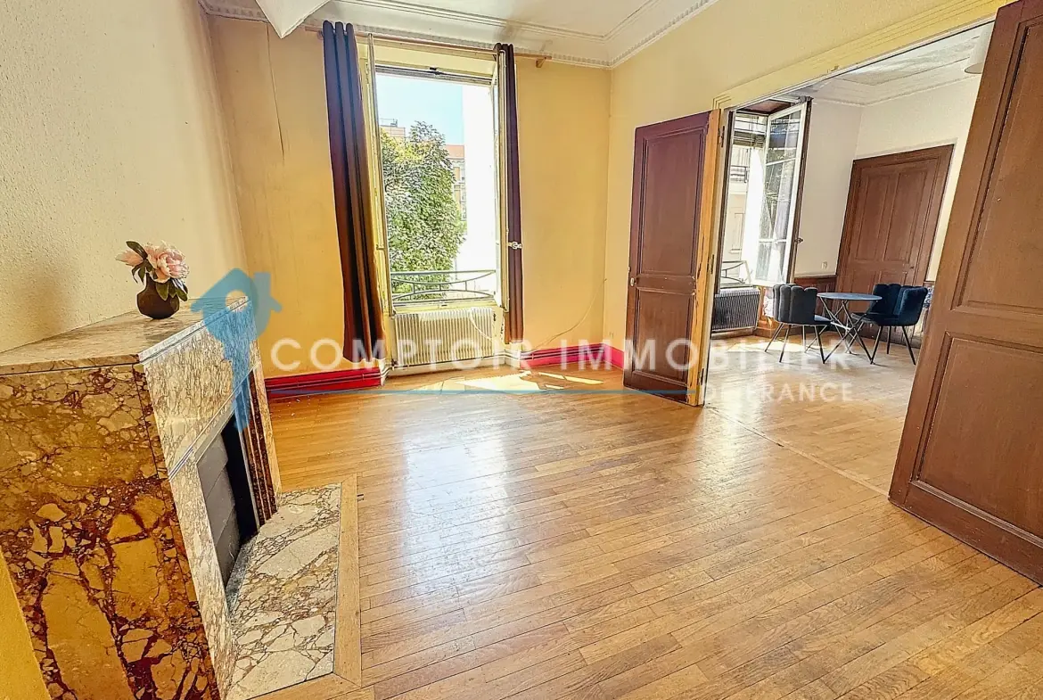 À Vendre à Grenoble - Charmant T4 de 91m² avec Balcon dans le Quartier Championnet 