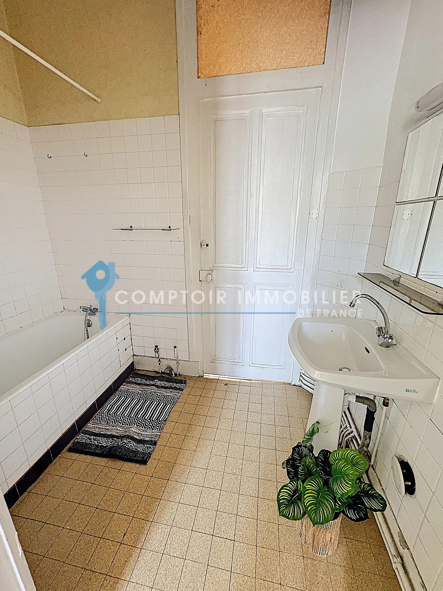 À Vendre à Grenoble - Charmant T4 de 91m² avec Balcon dans le Quartier Championnet 