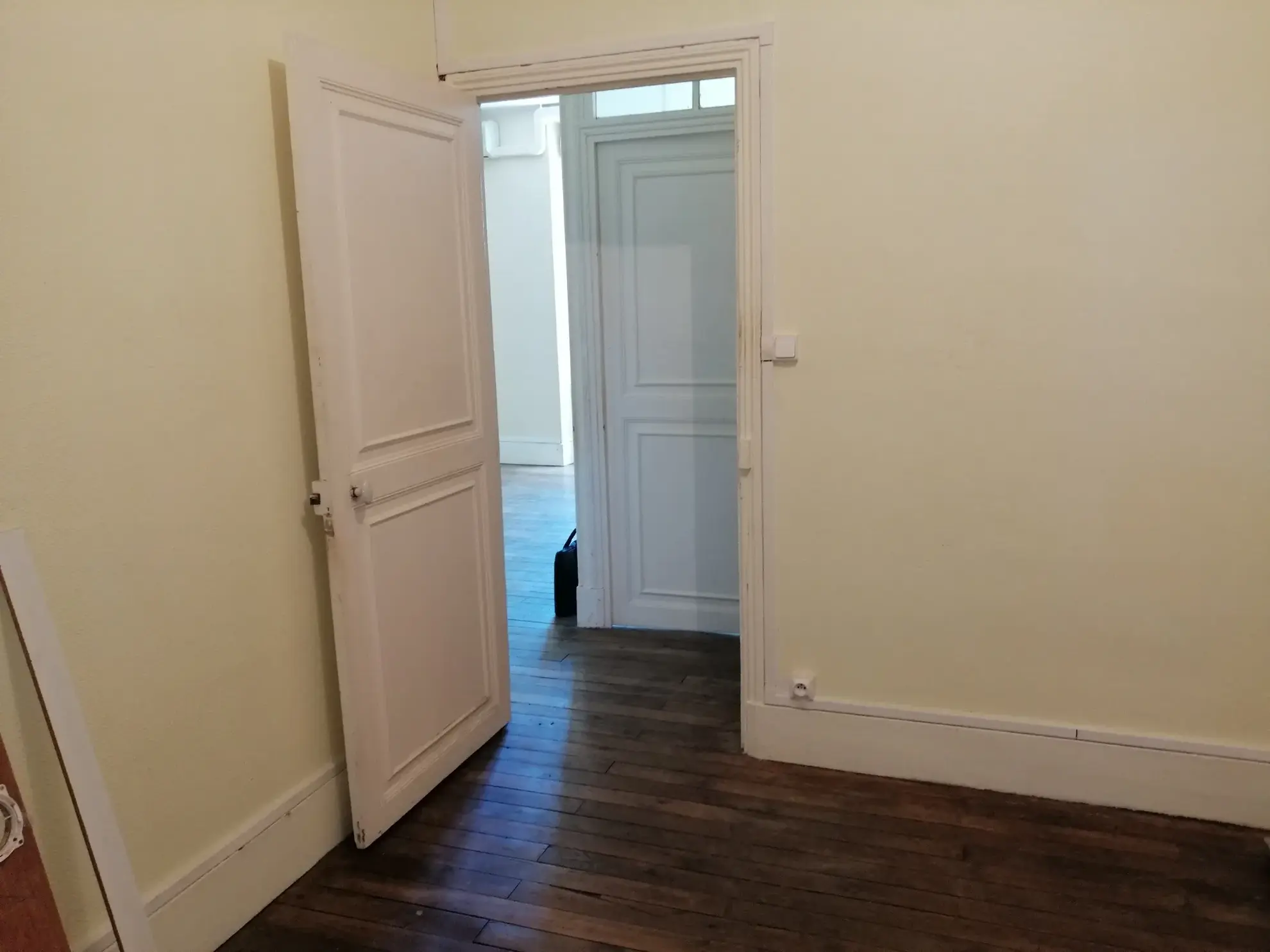 Immeuble à Nevers avec 4 appartements, jardin, parking et forte rentabilité 