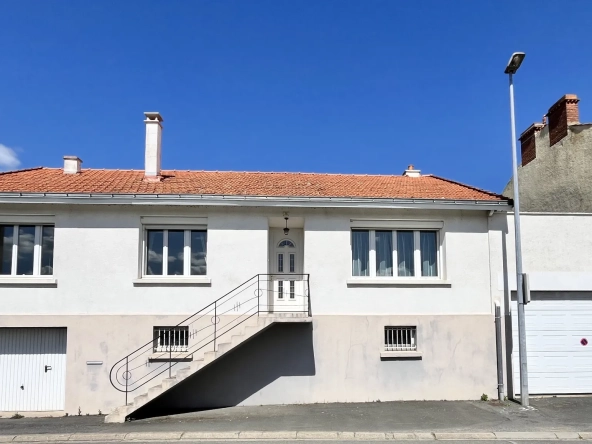 Maison de 101 m² en centre bourg à Maulevrier avec sous-sol et garage