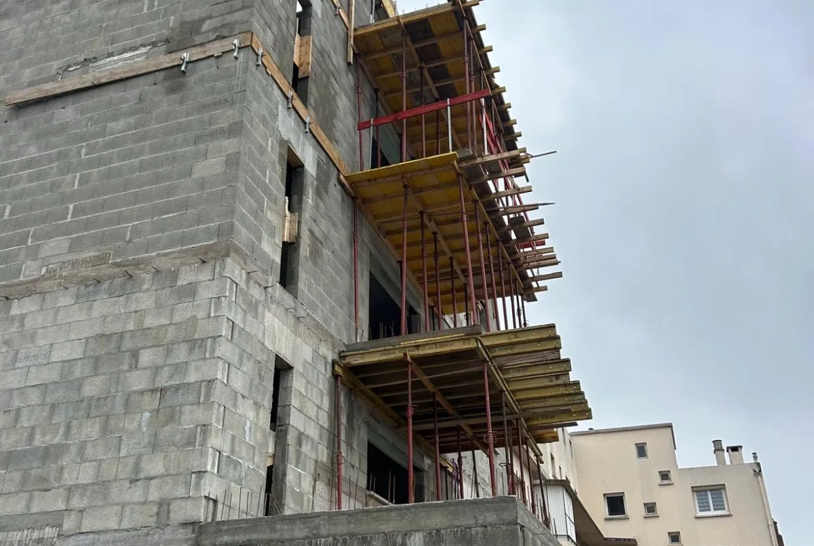 Appartement T3 ou T4 neuf à Saint-Étienne avec terrasse et parking privé 