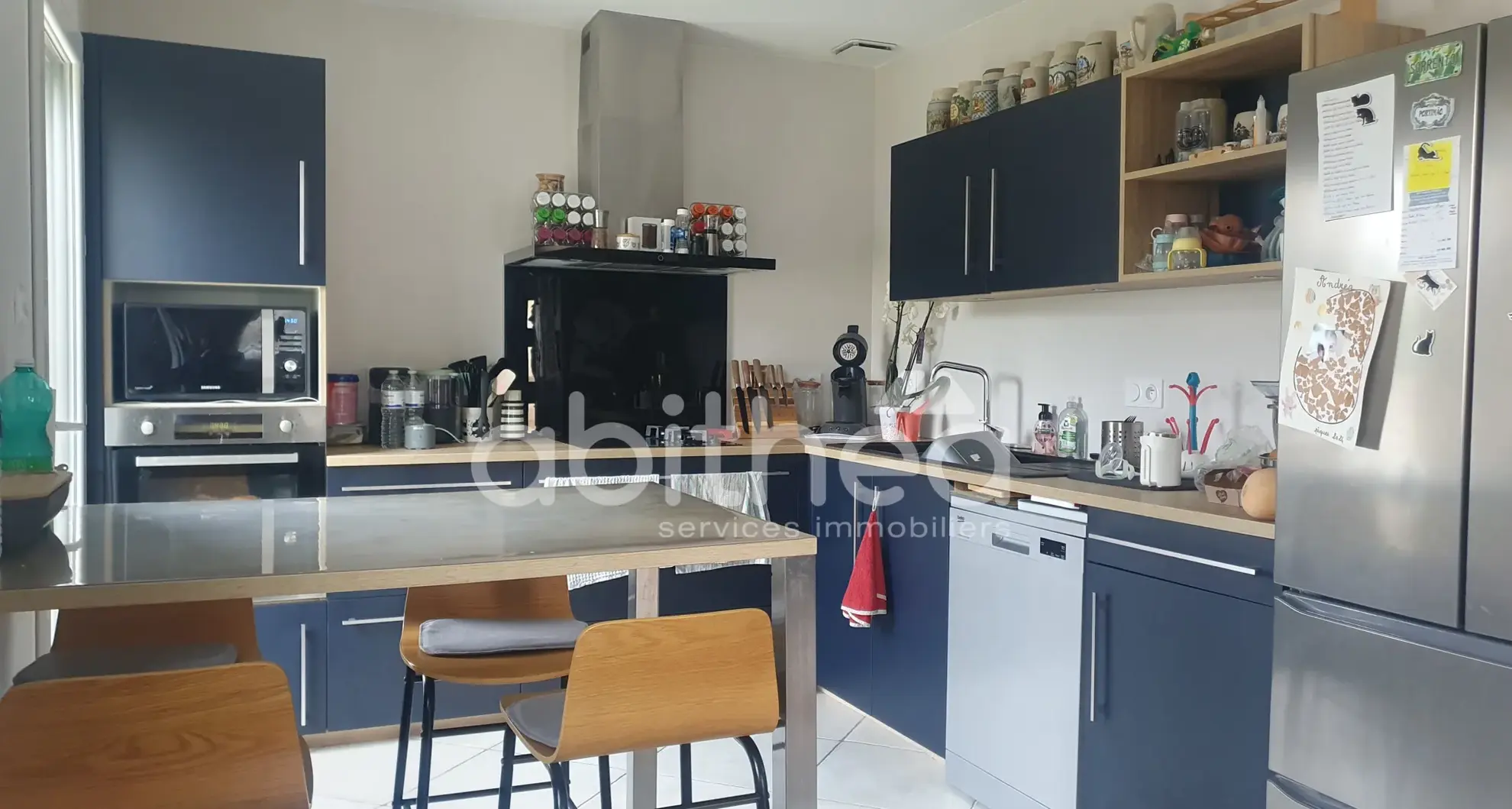Vente maison de plain-pied de 96 m² à Chabanais - Deux garages et jardin clos 