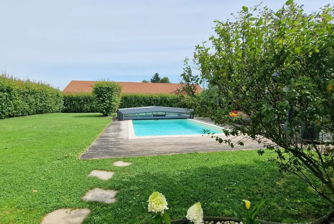 Maison à vendre en vente à terme à Villefranche-sur-Saône avec jardin et piscine 