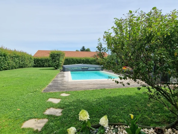 Maison à vendre en vente à terme à Villefranche-sur-Saône avec jardin et piscine
