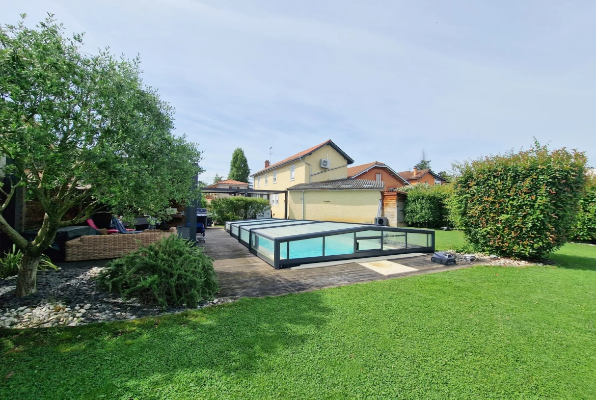 Maison à vendre en vente à terme à Villefranche-sur-Saône avec jardin et piscine 