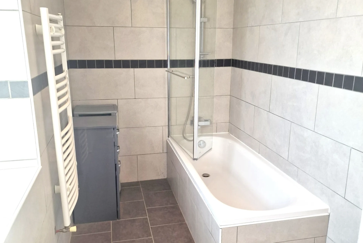 Maison à vendre en vente à terme à Villefranche-sur-Saône avec jardin et piscine 